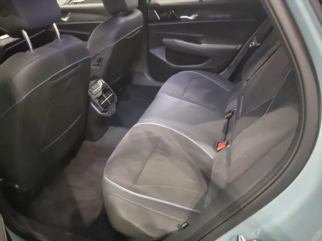 Volkswagen Passat — фото 17