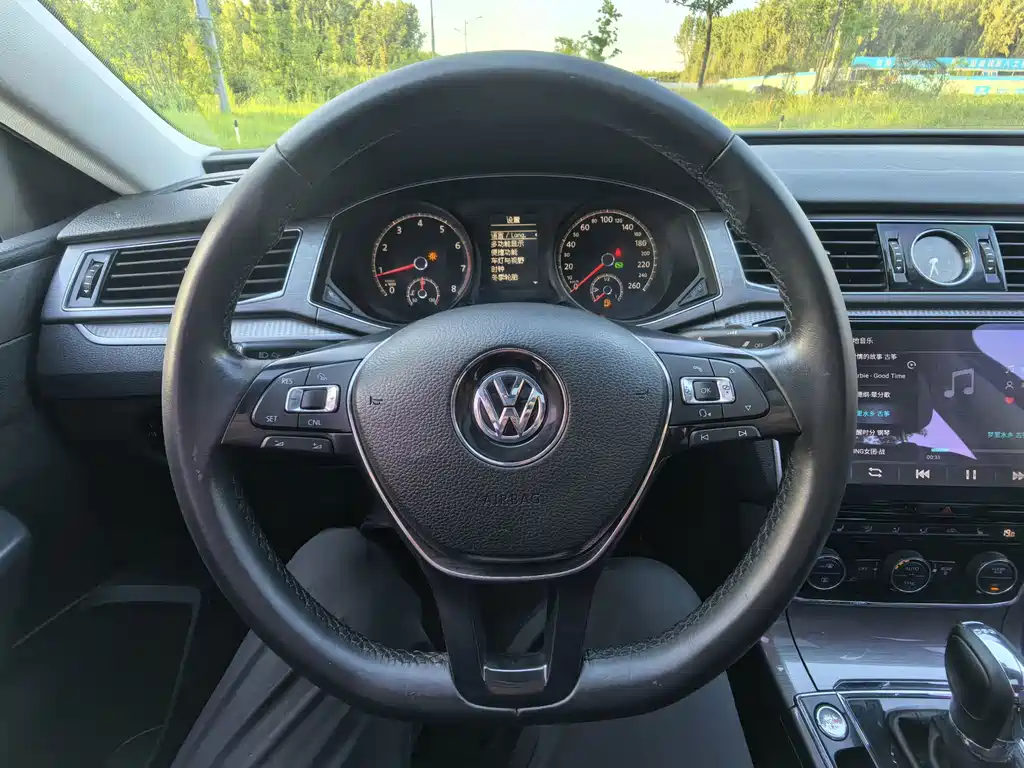 Volkswagen Passat — фото 11