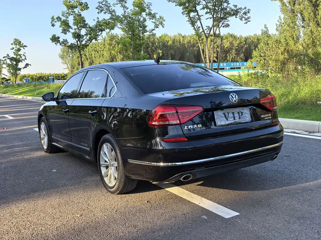 Volkswagen Passat — фото 18