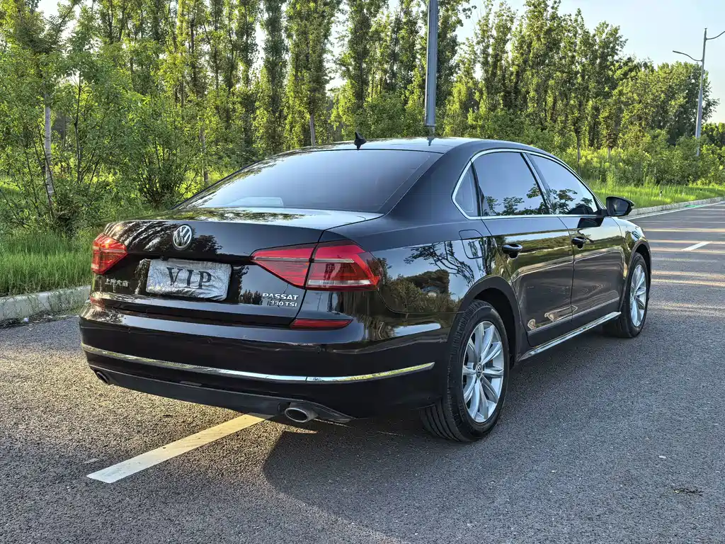 Volkswagen Passat — фото 20
