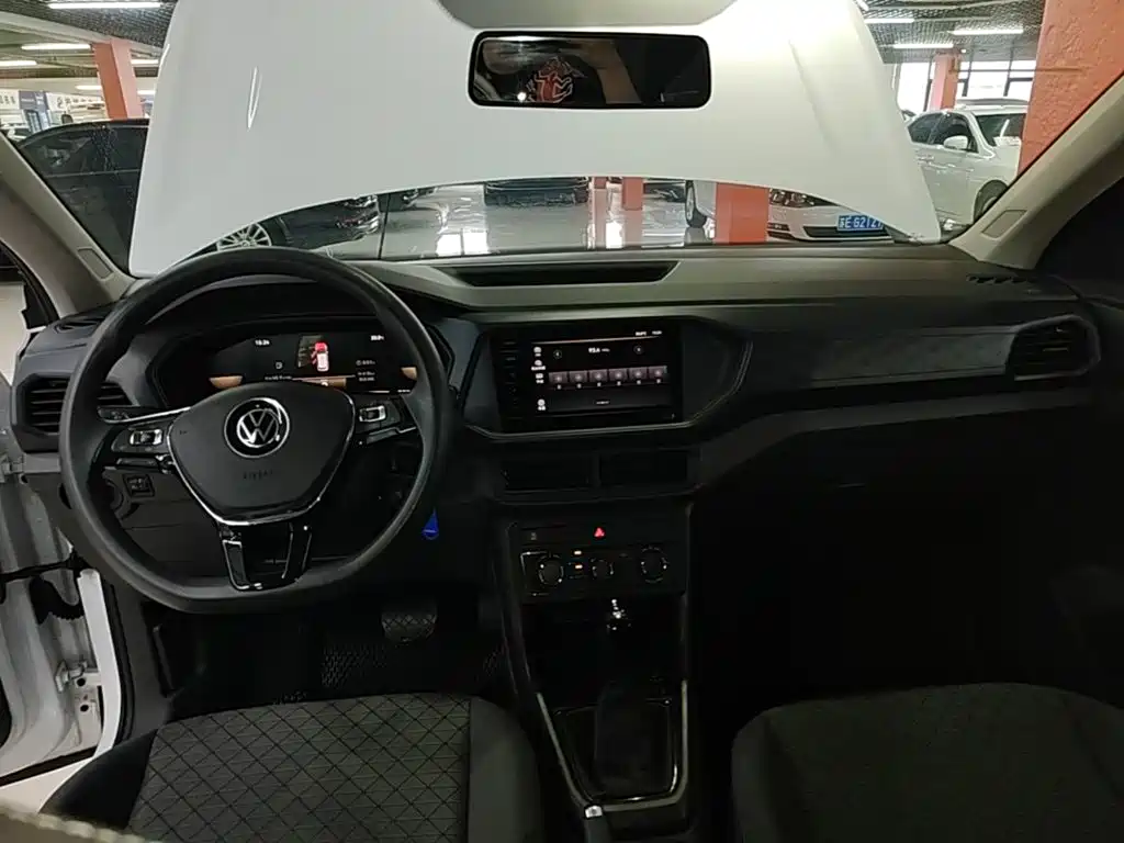Volkswagen T-Cross — фото 10