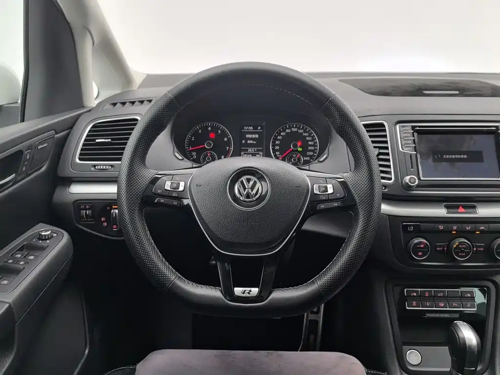 Volkswagen Sharan — фото 11