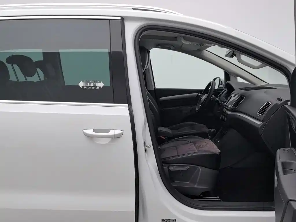 Volkswagen Sharan — фото 23