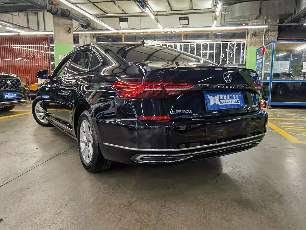 Volkswagen Passat — фото 6