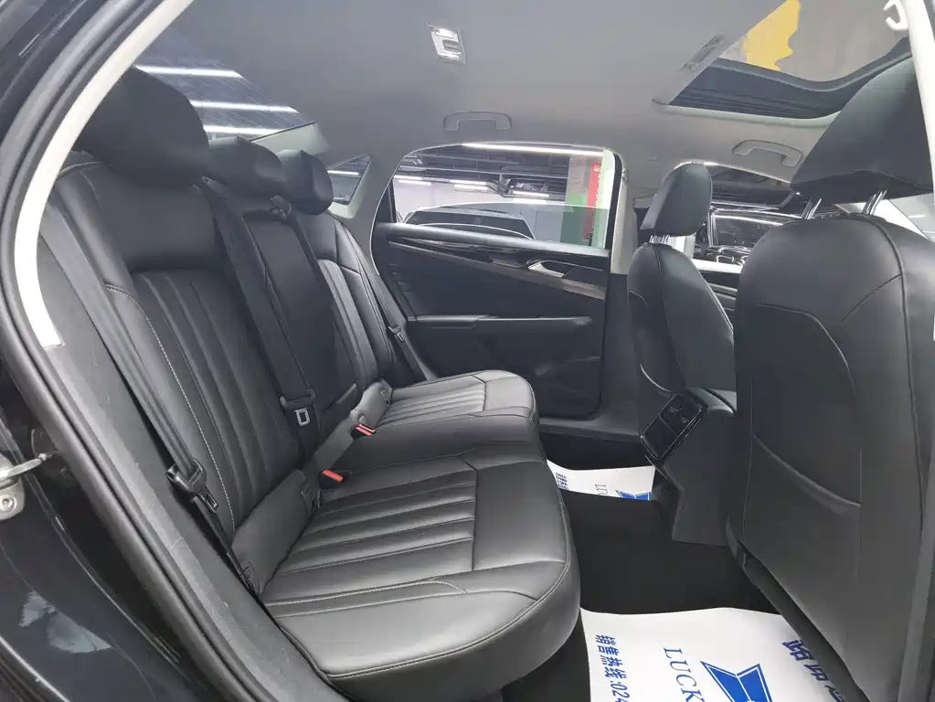 Volkswagen Passat — фото 9