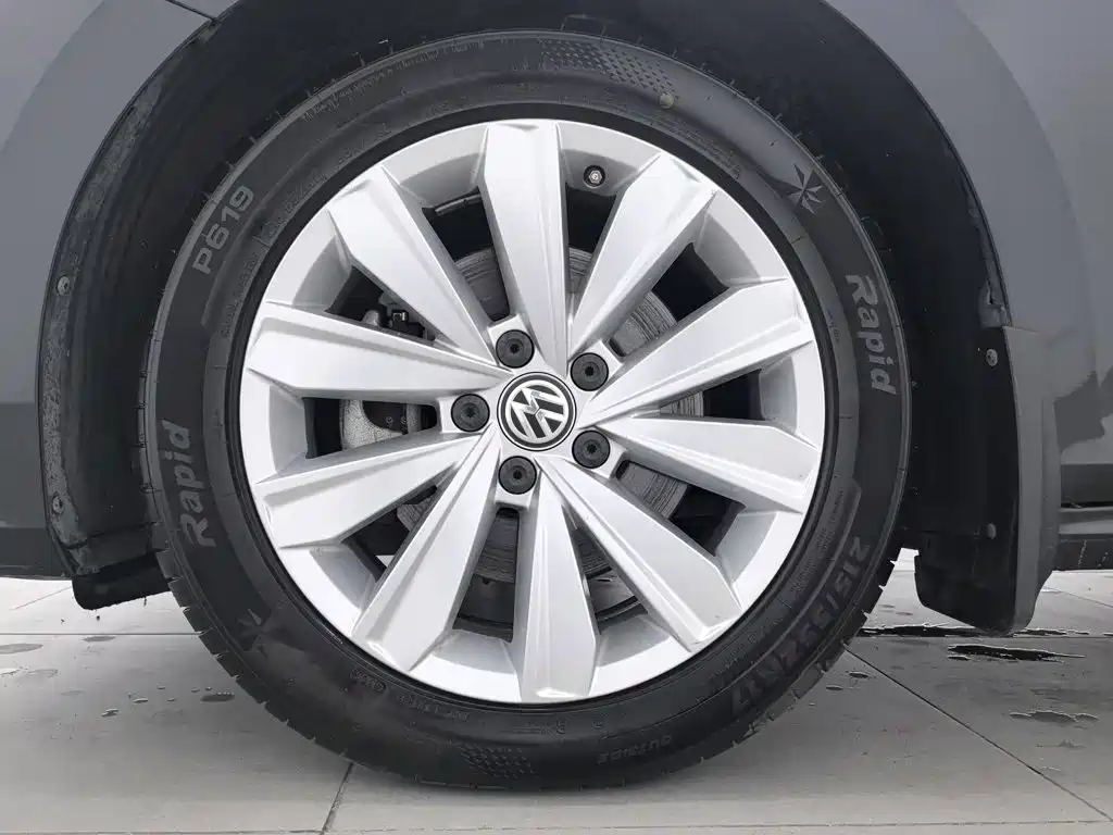 Volkswagen Passat — фото 17