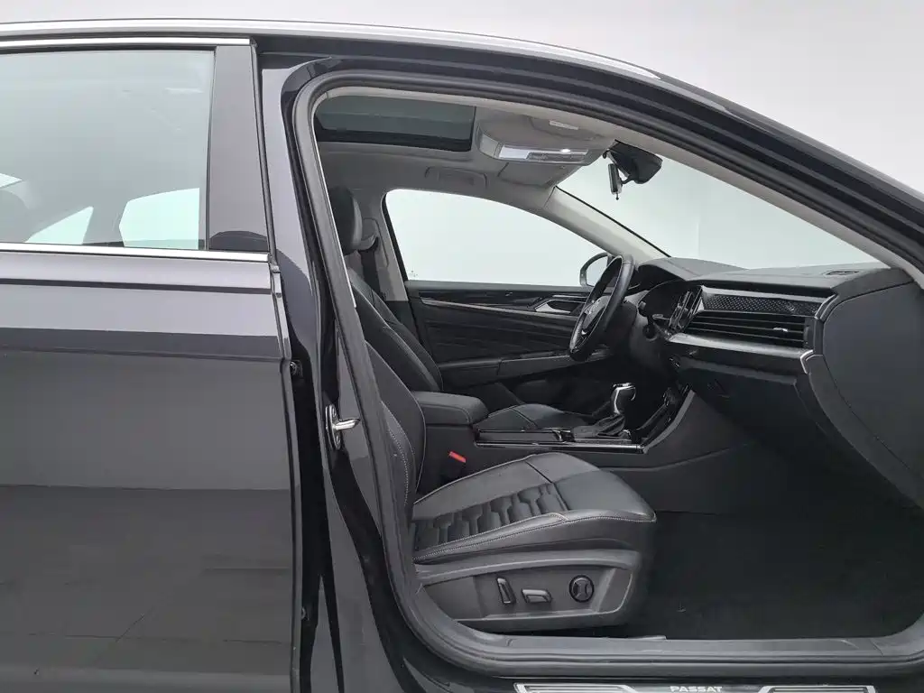Volkswagen Passat — фото 23