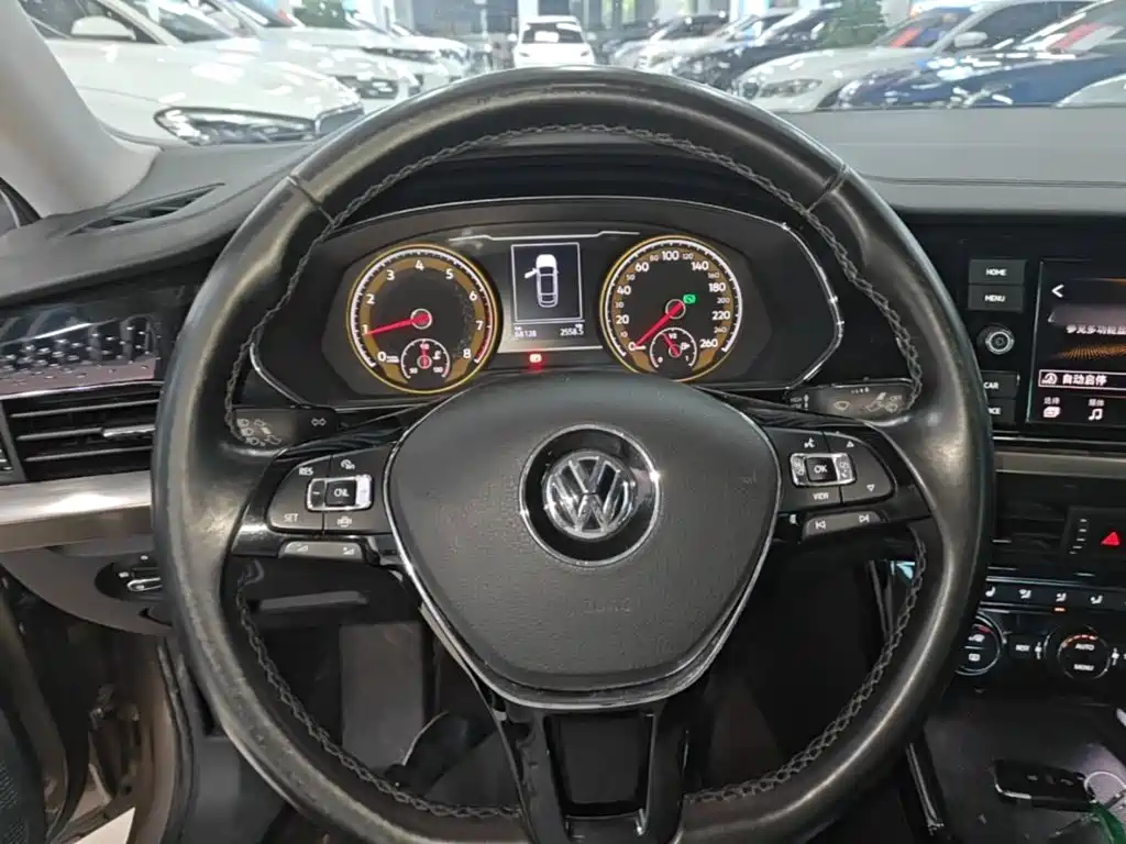 Volkswagen Passat — фото 11