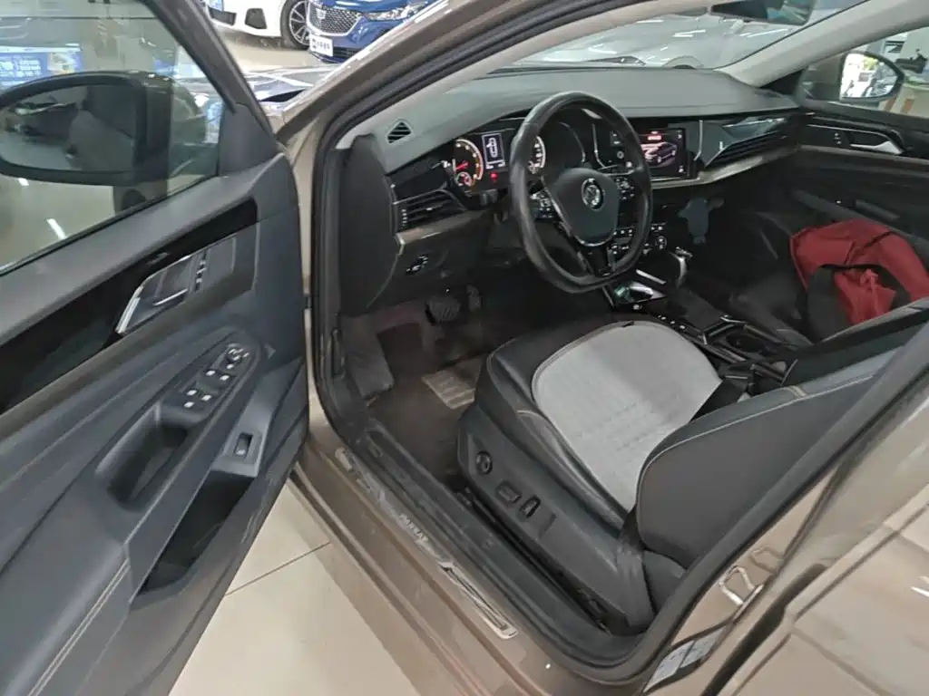 Volkswagen Passat — фото 16