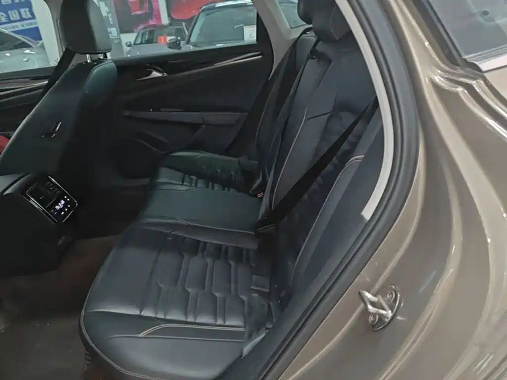 Volkswagen Passat — фото 17