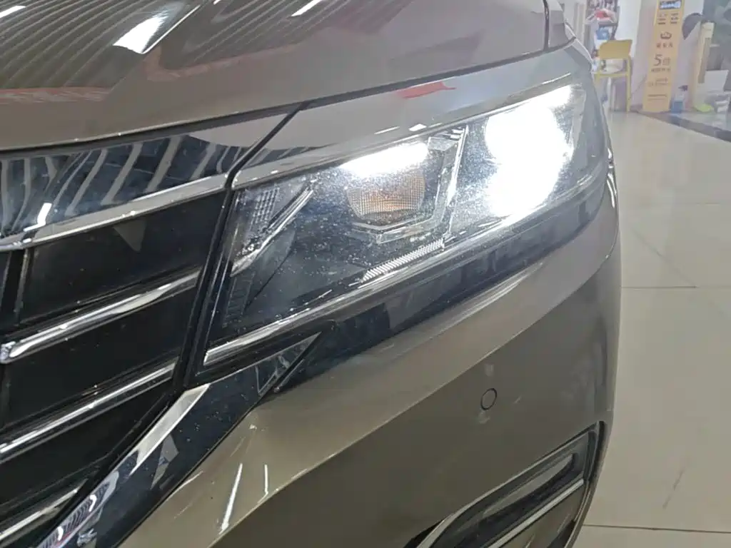 Volkswagen Passat — фото 24