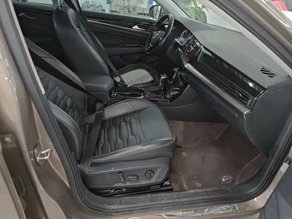 Volkswagen Passat — фото 25