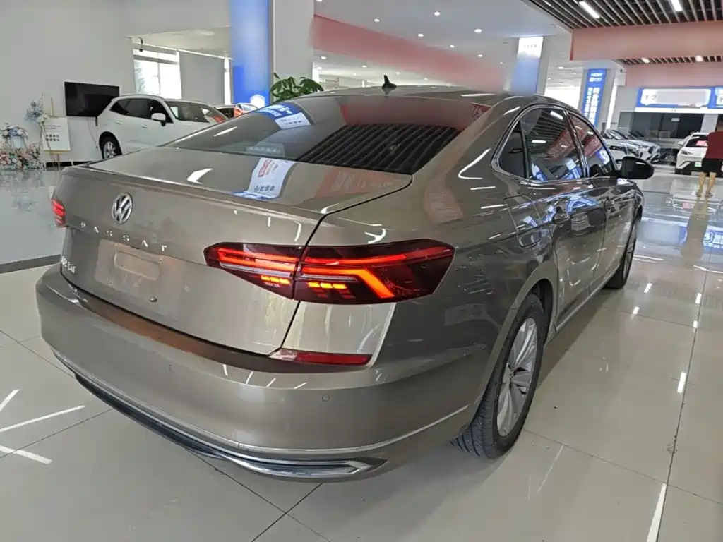 Volkswagen Passat — фото 7