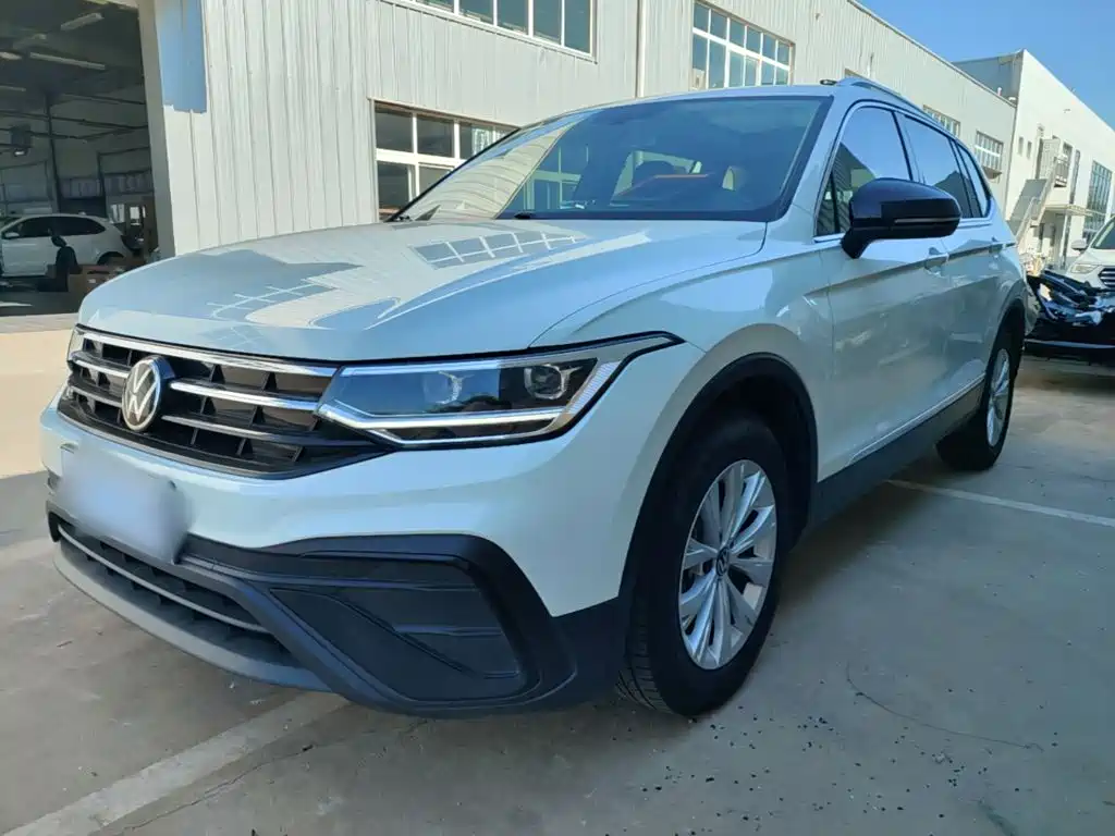 Volkswagen Tiguan L — фото 2