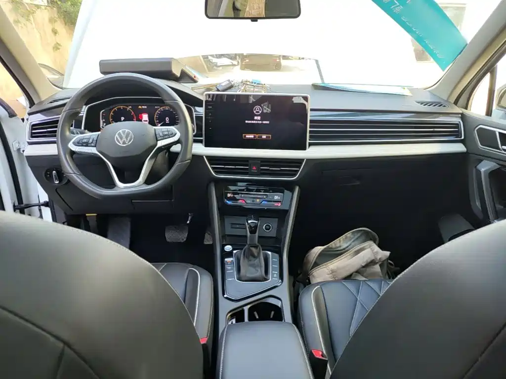 Volkswagen Tiguan L — фото 10