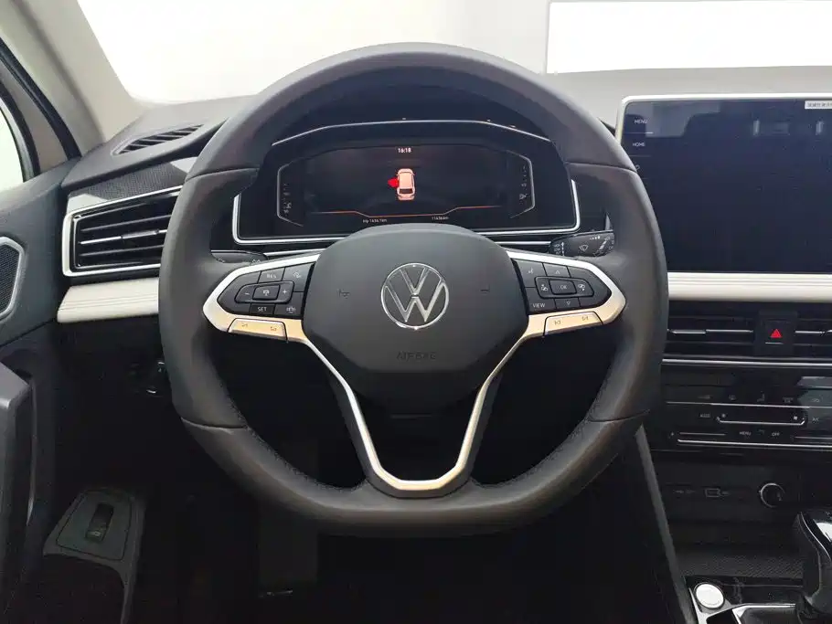 Volkswagen Tiguan L — фото 15