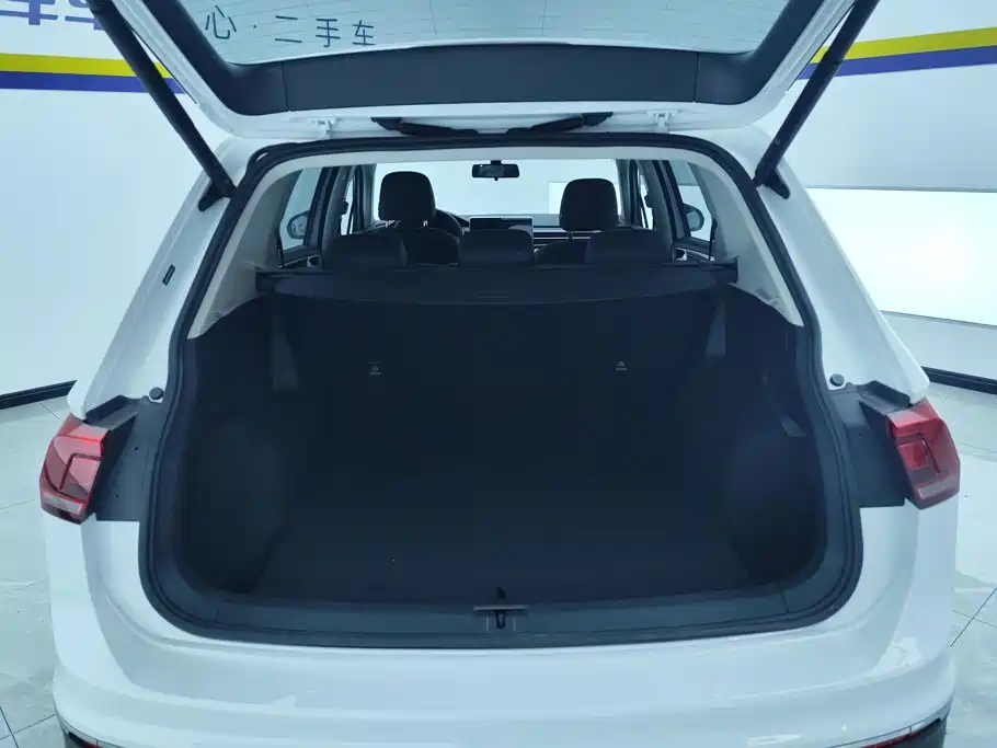 Volkswagen Tiguan L — фото 4