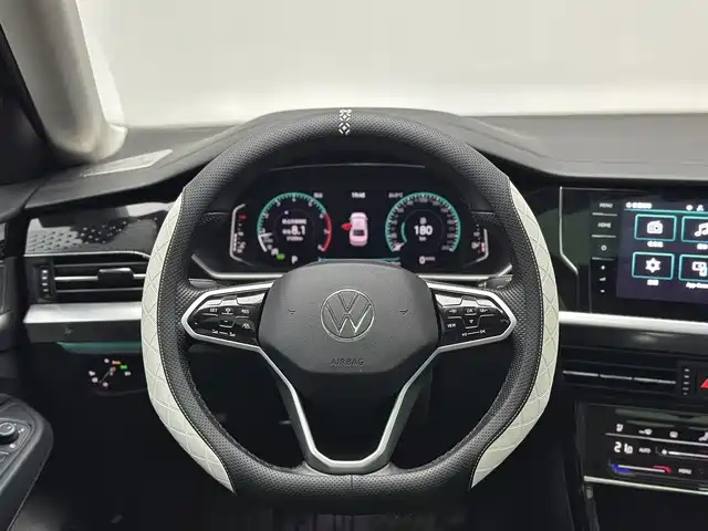 Volkswagen Passat — фото 8