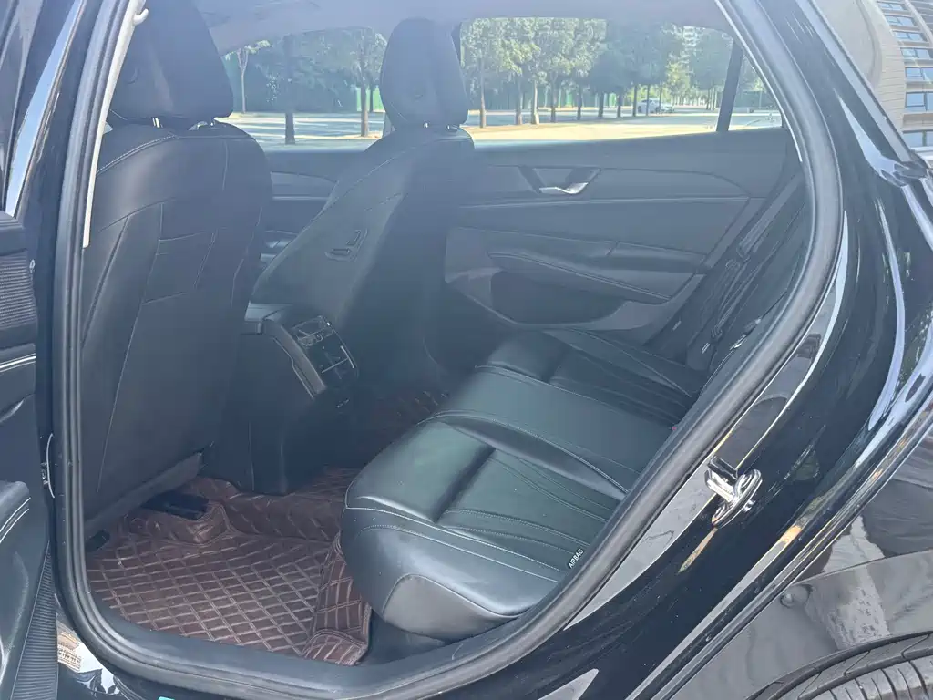Volkswagen Passat — фото 5
