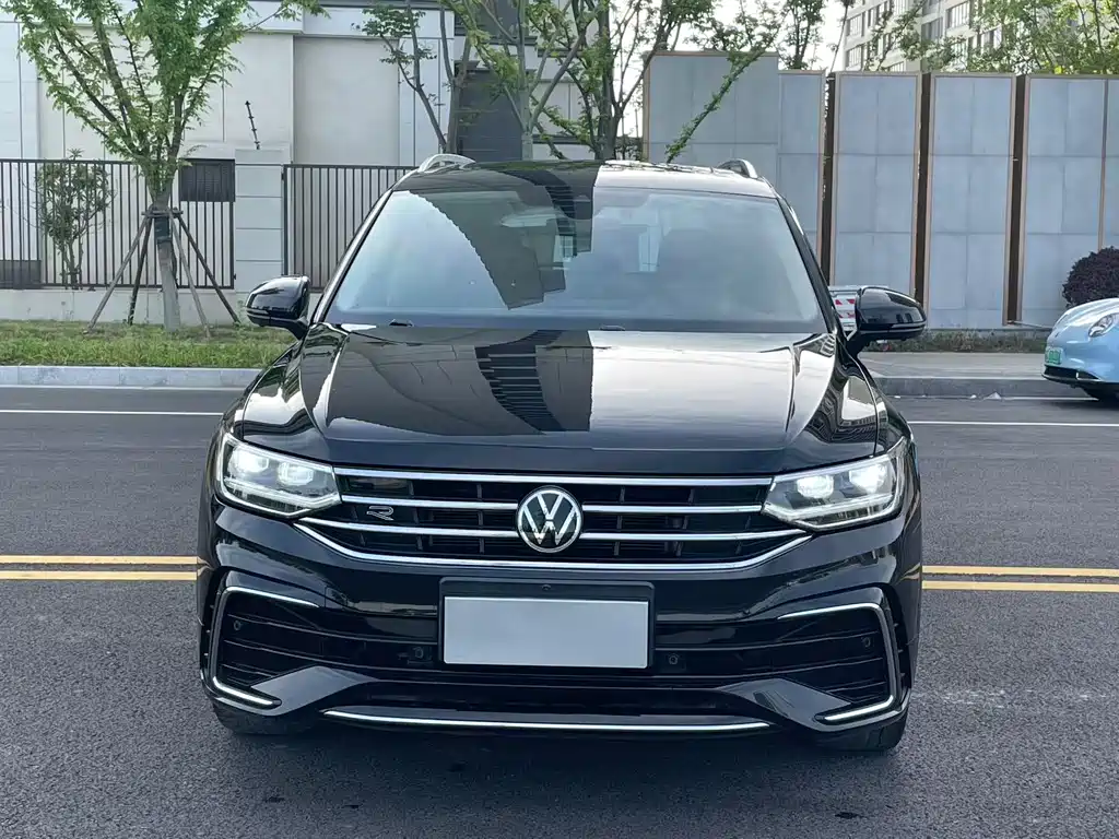 Volkswagen Tiguan L — фото 2