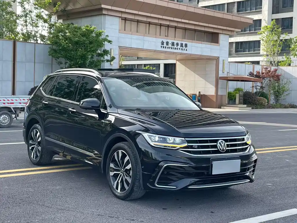 Volkswagen Tiguan L — фото 3