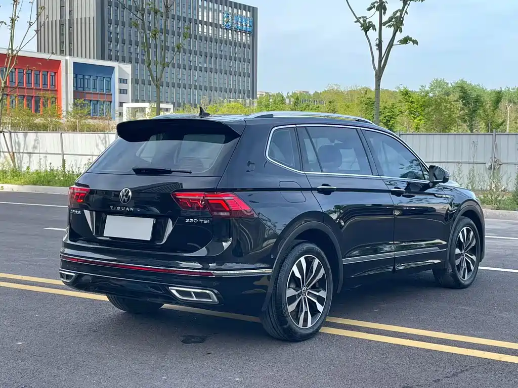 Volkswagen Tiguan L — фото 7