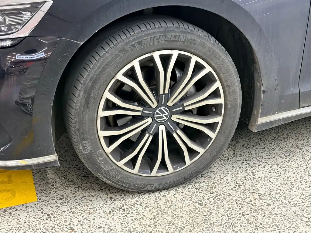 Volkswagen Phideon — фото 5