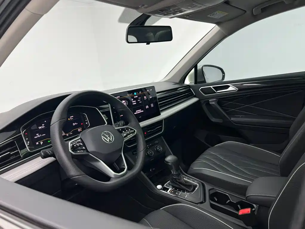 Volkswagen Tiguan L — фото 15