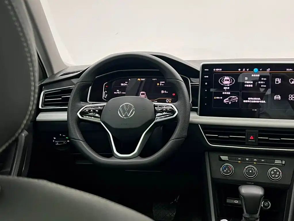 Volkswagen Tiguan L — фото 17