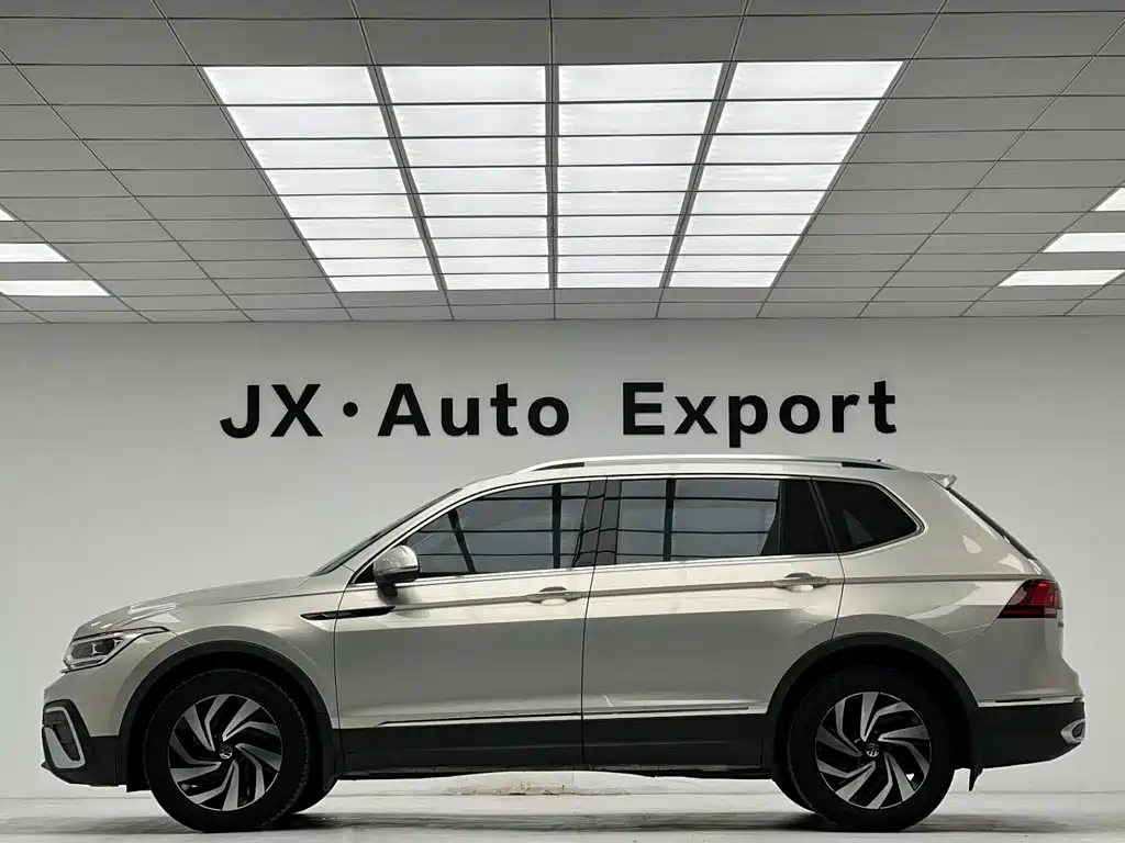 Volkswagen Tiguan L — фото 20