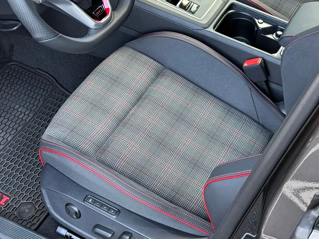 Volkswagen Golf GTI — фото 7