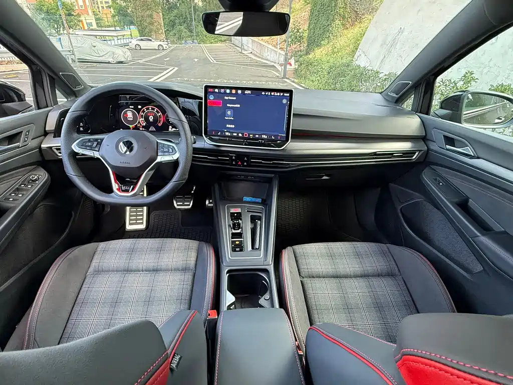 Volkswagen Golf GTI — фото 10