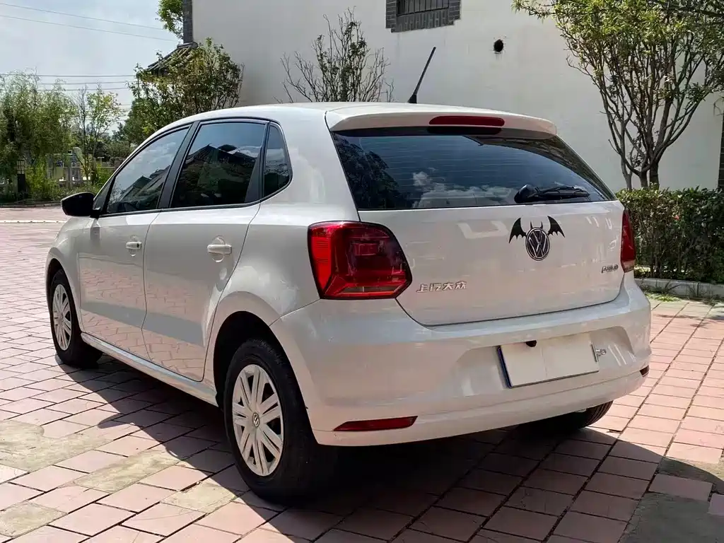 Volkswagen Polo — фото 15