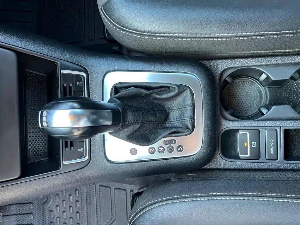 Volkswagen Tiguan — фото 11