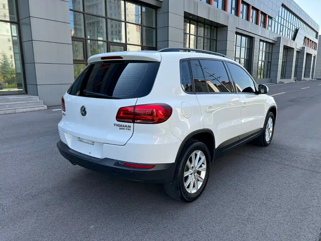 Volkswagen Tiguan — фото 4