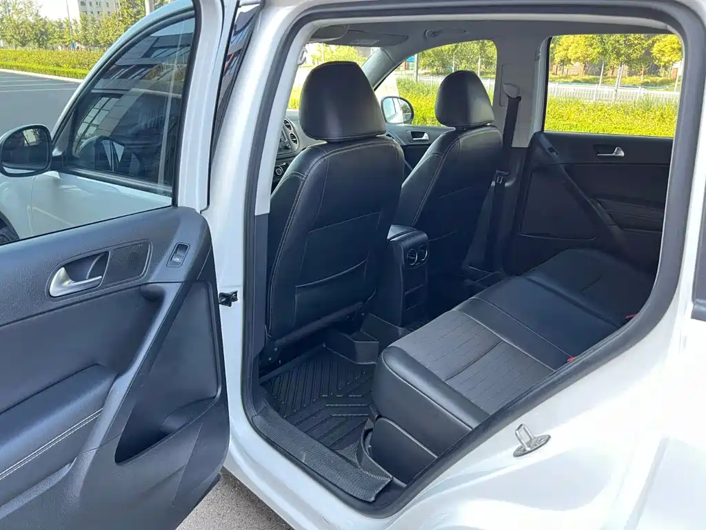Volkswagen Tiguan — фото 7