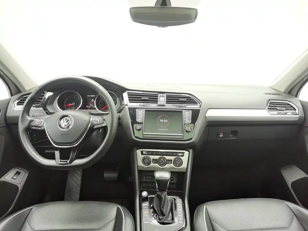 Volkswagen Tiguan L — фото 5