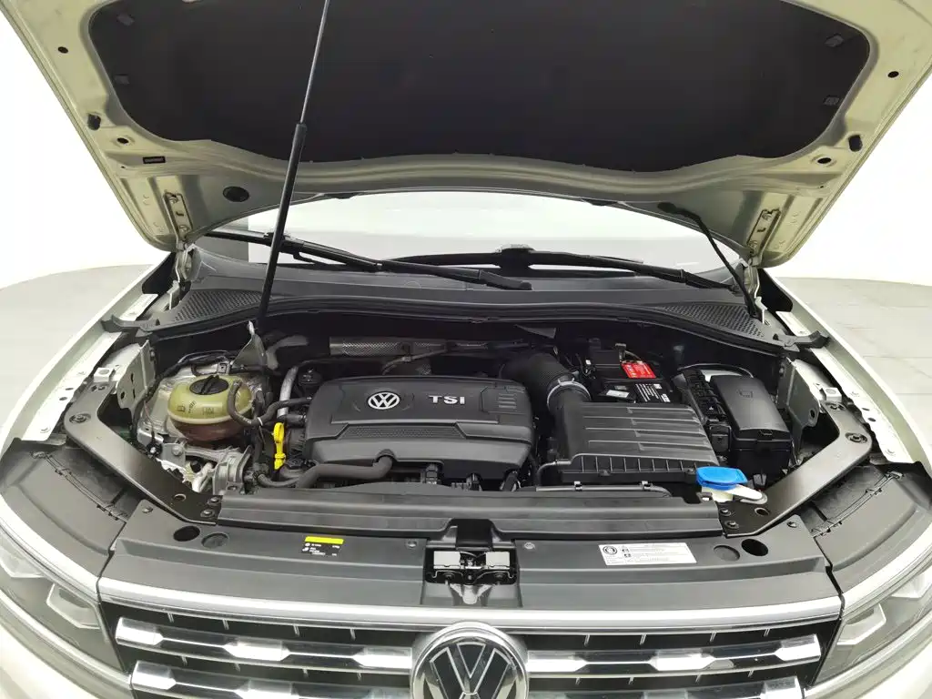 Volkswagen Tiguan L — фото 6