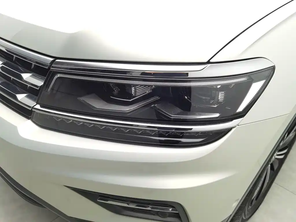 Volkswagen Tiguan L — фото 7