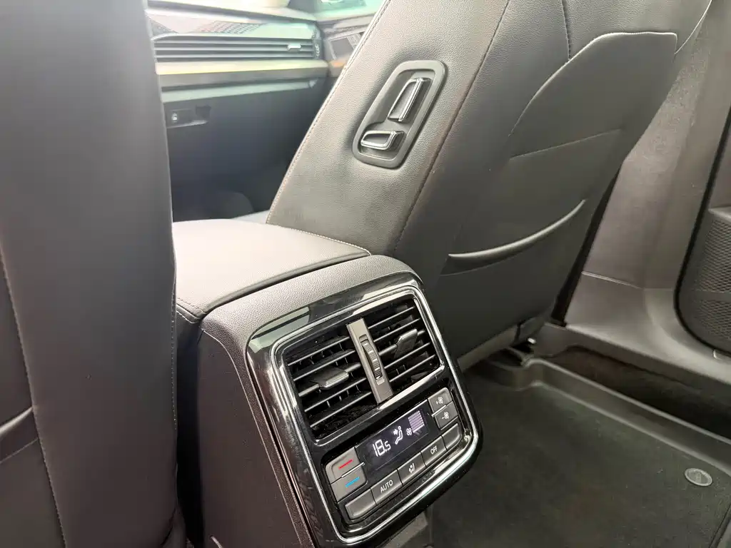 Volkswagen Passat — фото 13