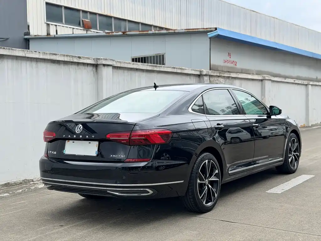 Volkswagen Passat — фото 10