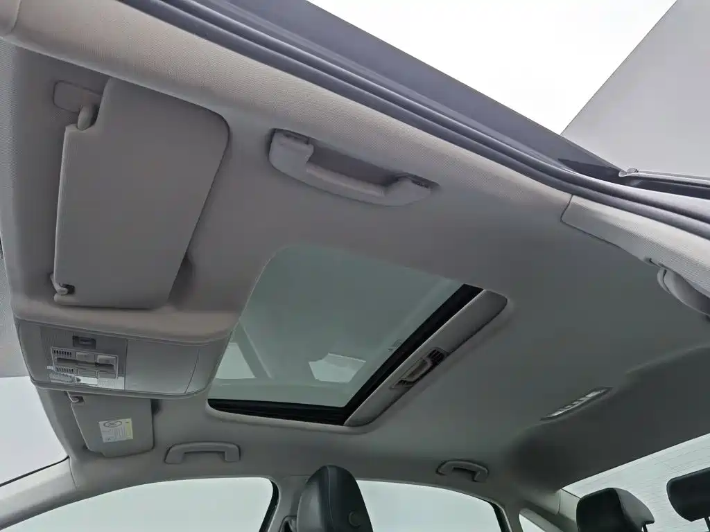 Volkswagen Passat — фото 14