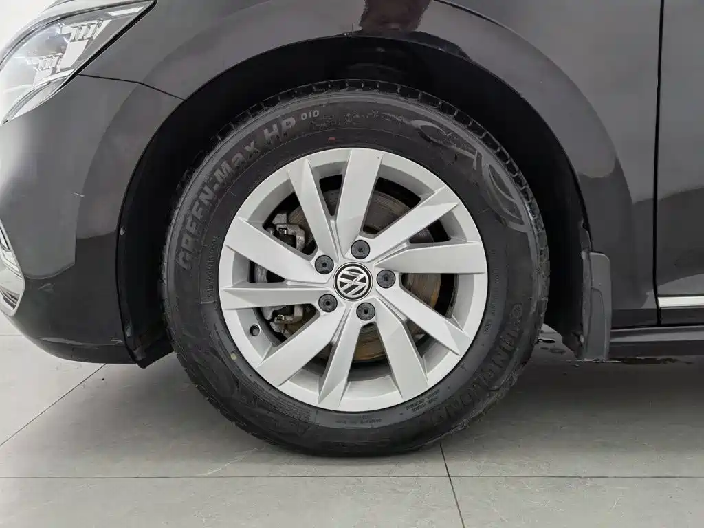 Volkswagen Passat — фото 17