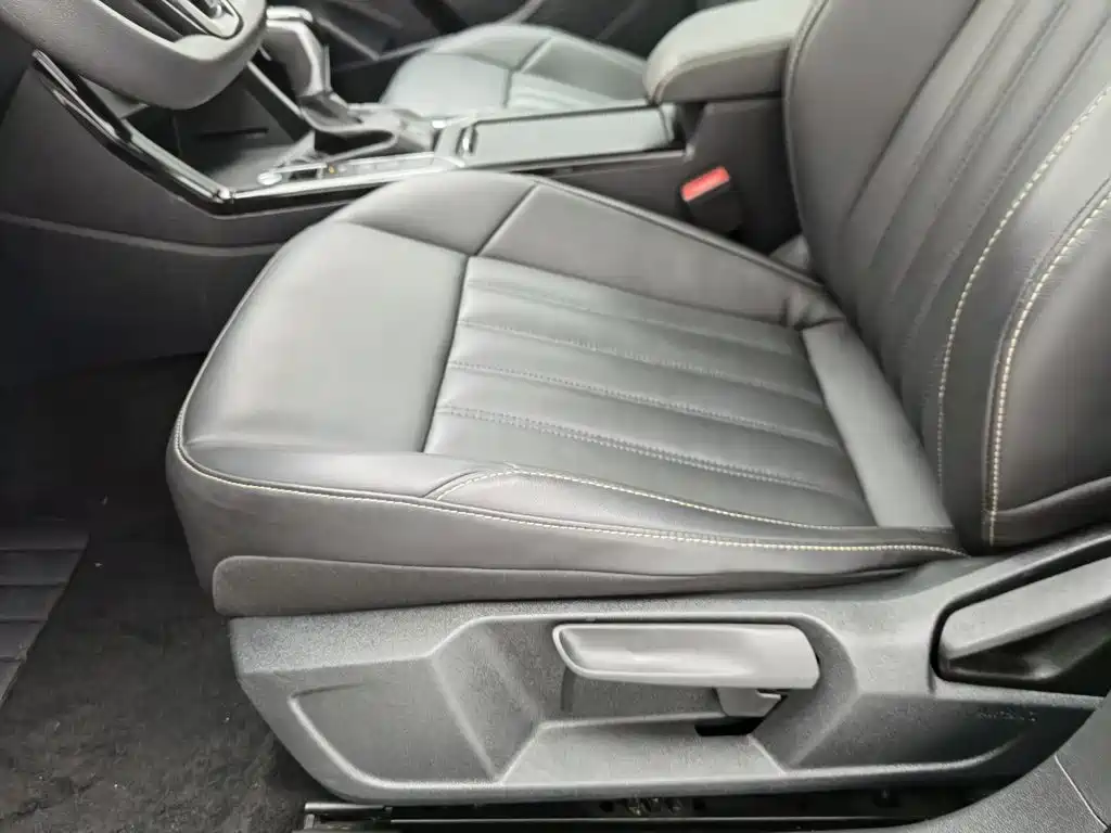 Volkswagen Passat — фото 20