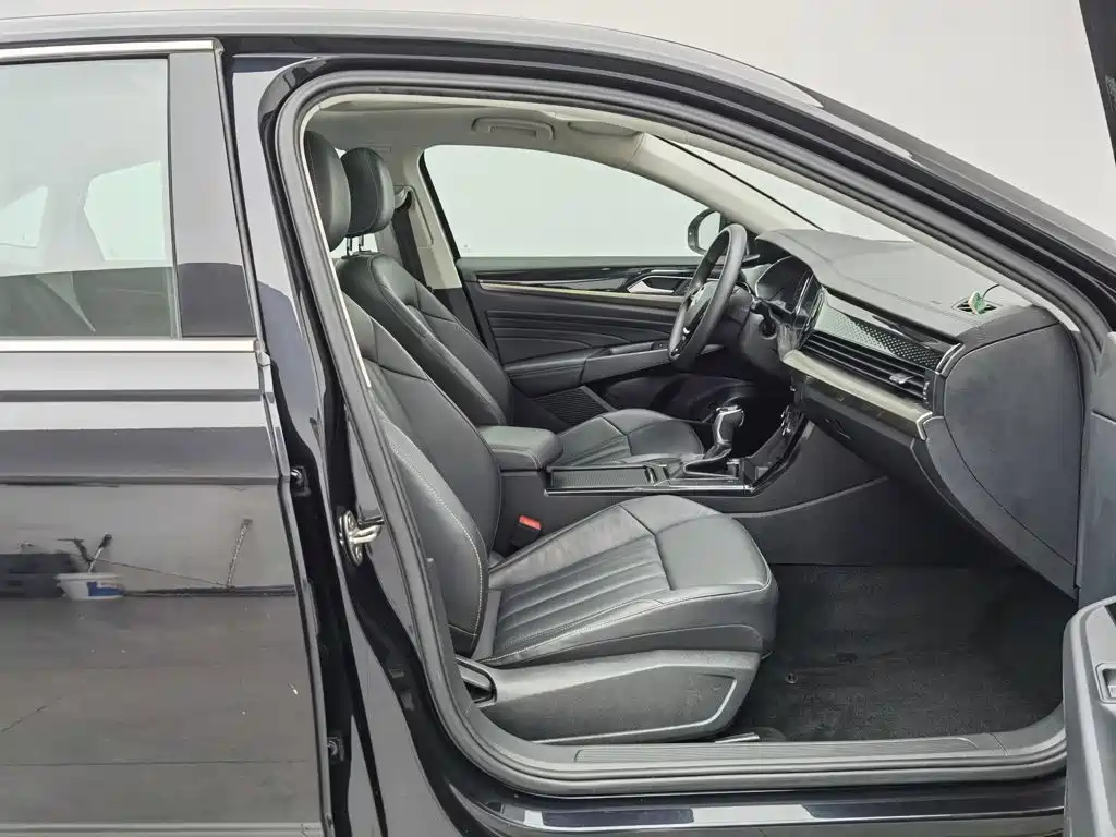 Volkswagen Passat — фото 23