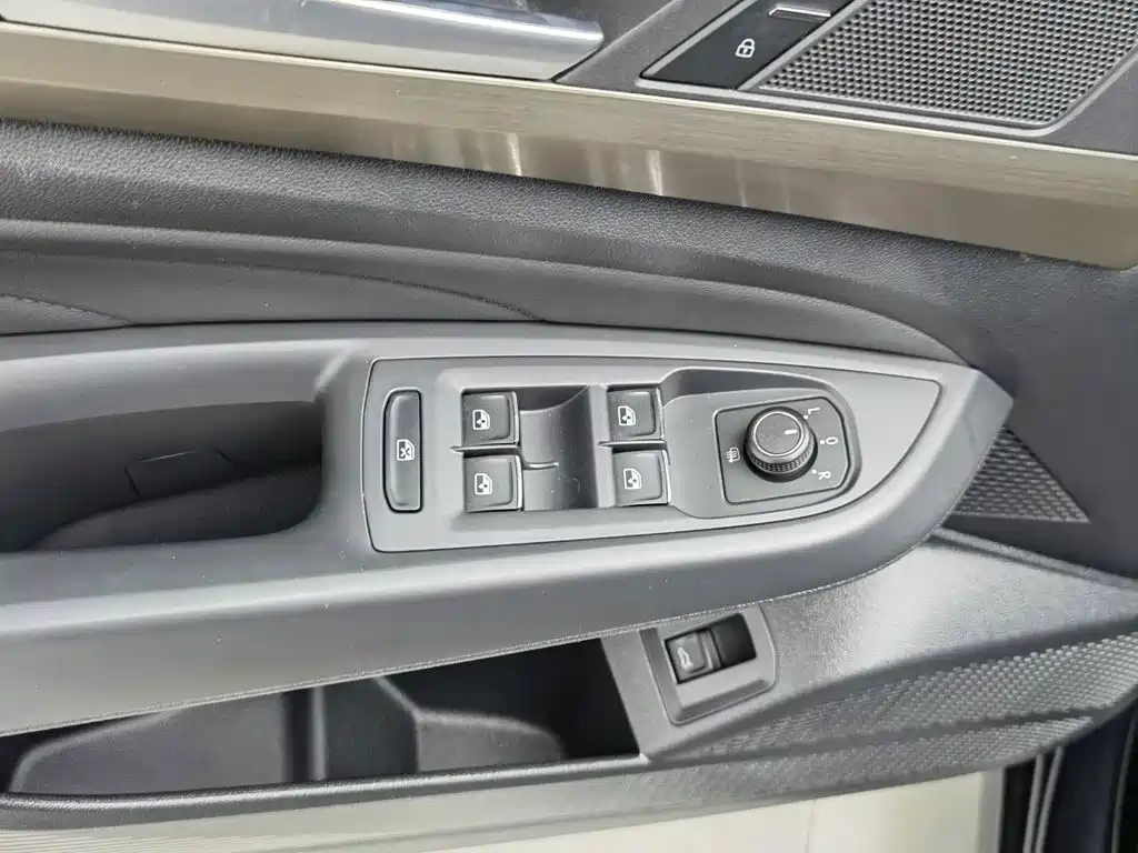 Volkswagen Passat — фото 9