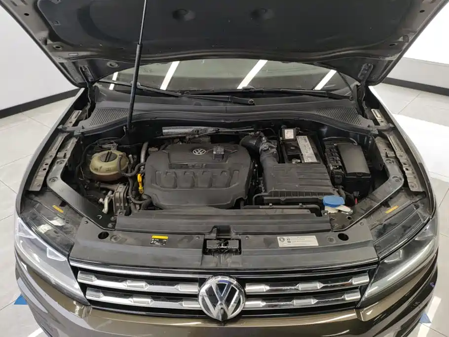 Volkswagen Tiguan L — фото 10