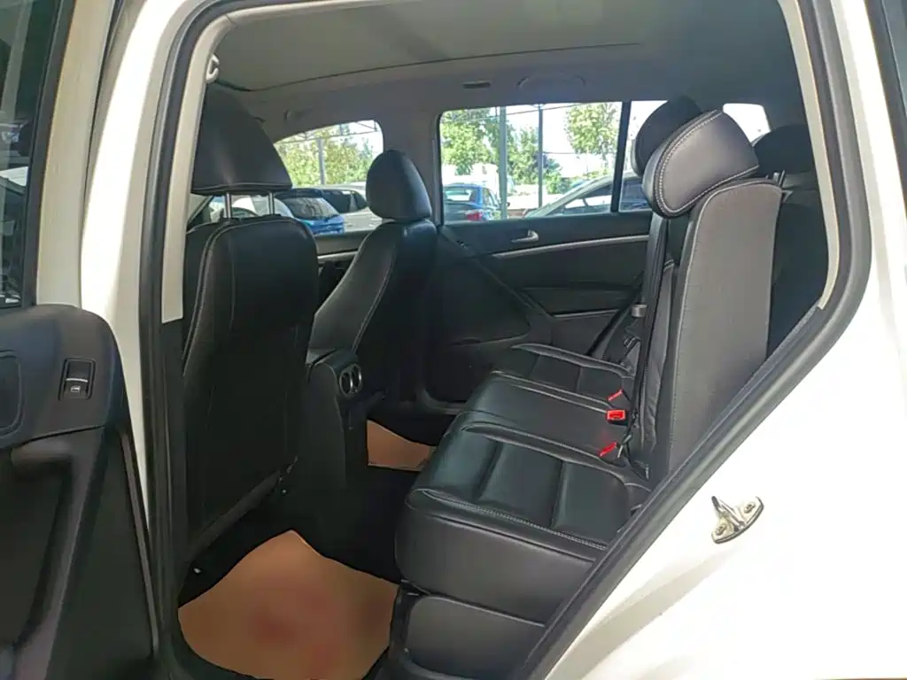 Volkswagen Tiguan — фото 17