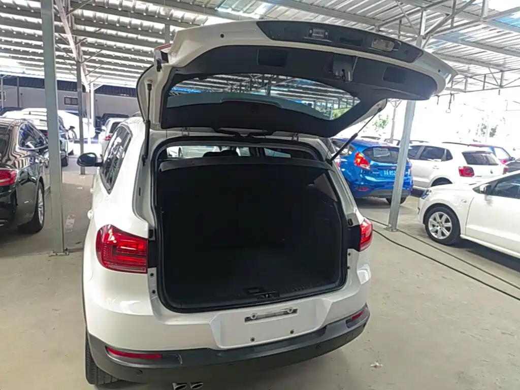 Volkswagen Tiguan — фото 19