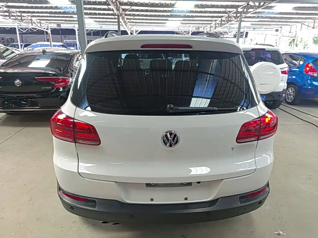Volkswagen Tiguan — фото 6